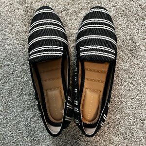 Kelly and Katie Flat Size 8 Black and White Striped